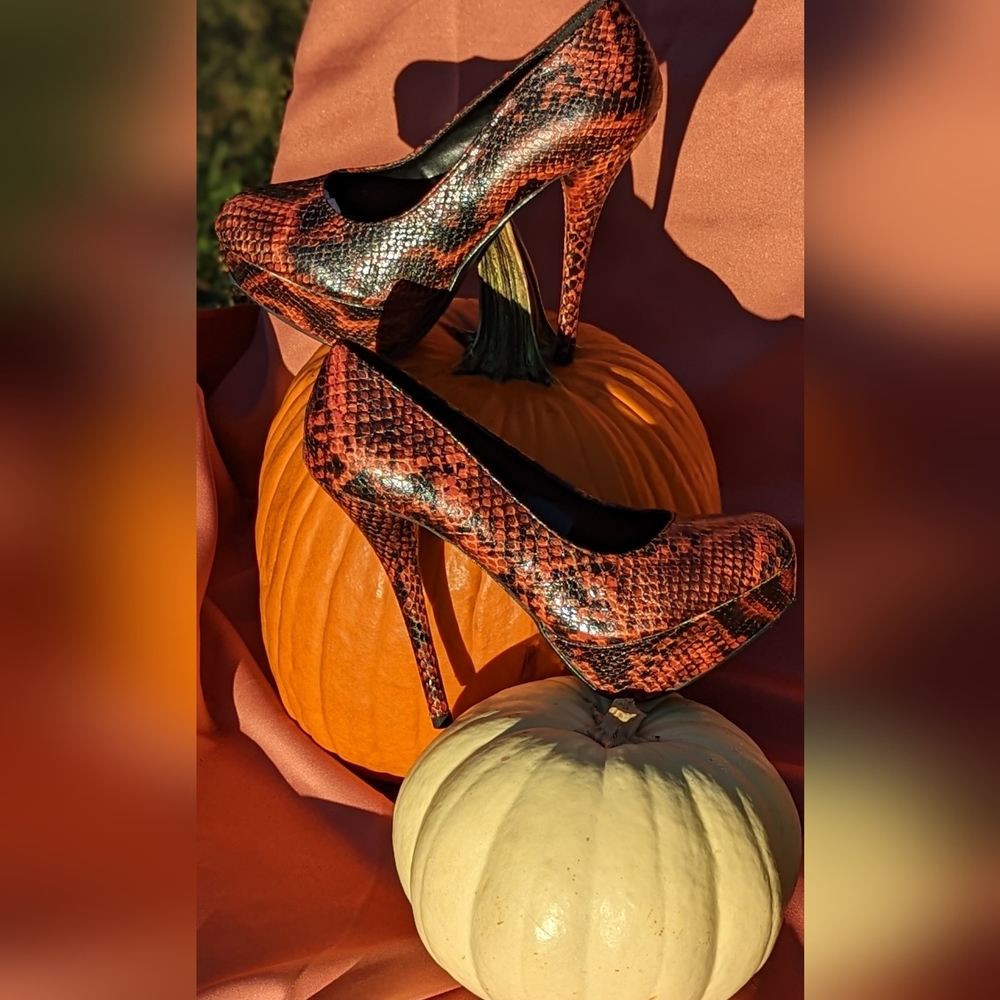 Python Pumps - Picture 2 of 2